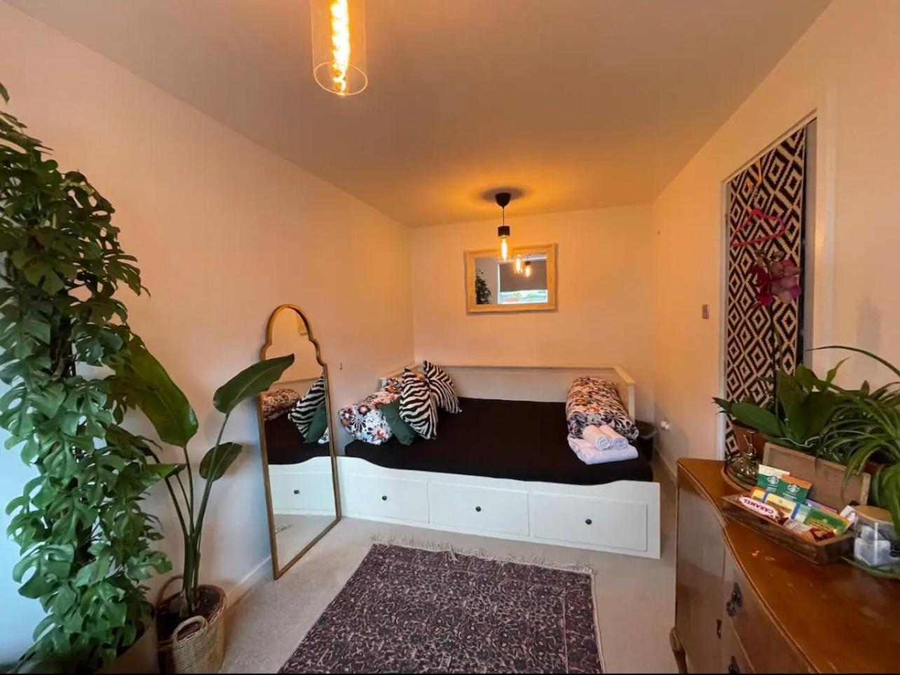 Private Room With Separate Shower And Free Parking 에든버러 외부 사진